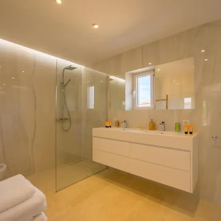 Bed & Breakfast Great Wil Big Garden, Private Pool And Sea View