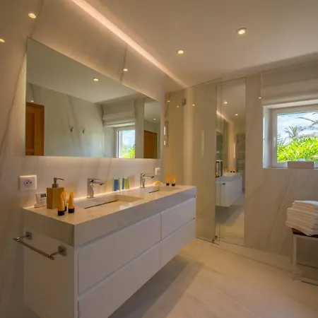 Bed & Breakfast Great Wil Big Garden, Private Pool And Sea View *