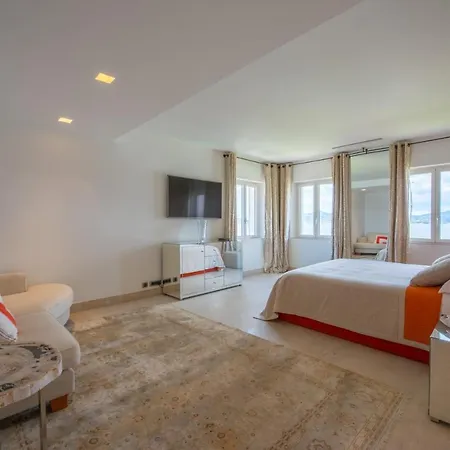 Great Wil Big Garden, Private Pool And Sea View Bed & Breakfast
